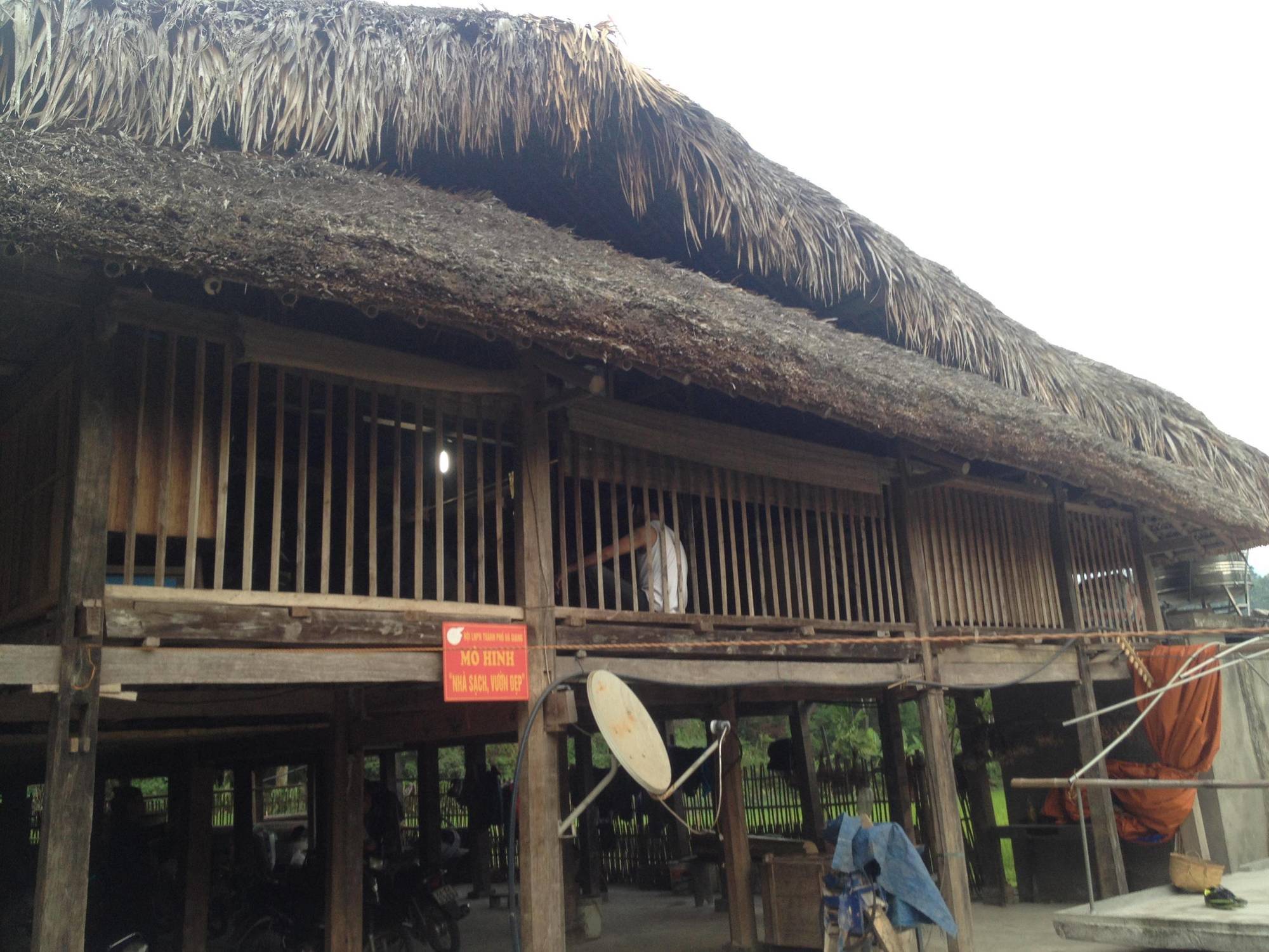 Thon Tha Tay Stilt House Apartamento Ha Giang Exterior foto